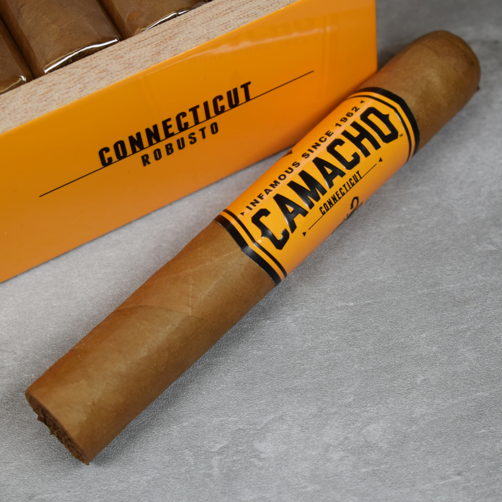 Camacho Connecticut Robusto (5" x 50)