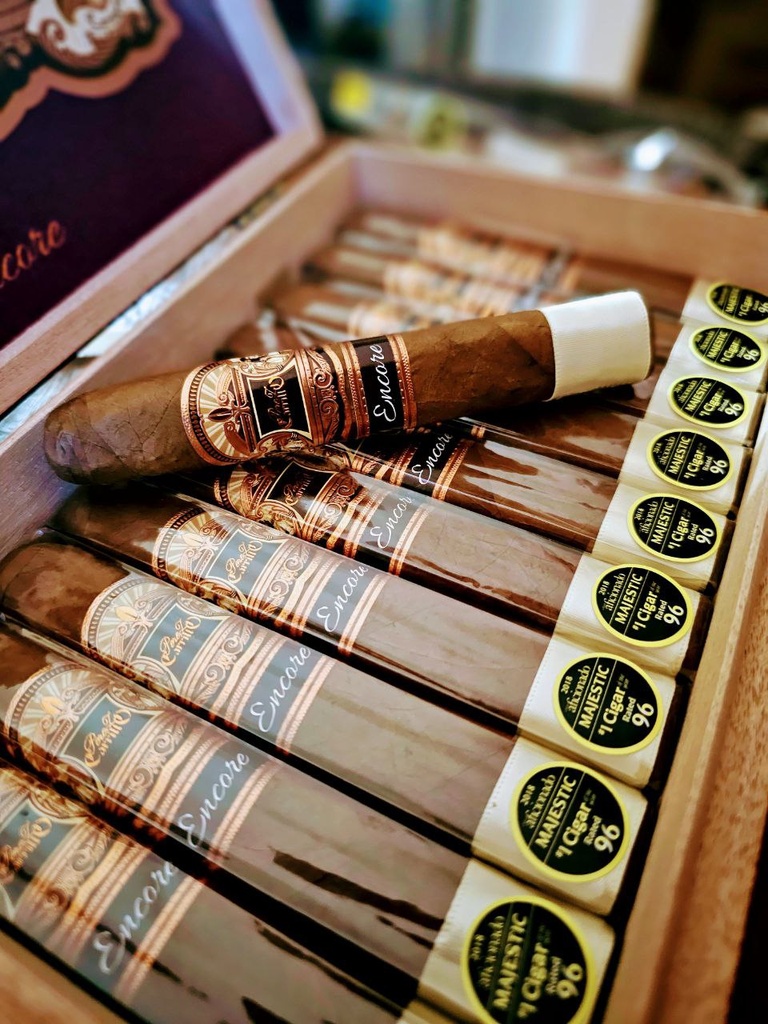 E.P. Carrillo Encore Majestic (Robusto) (5 3/8"x 52)