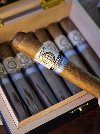 [ABR010] Alec Bradley Project 40 Robusto