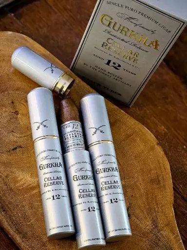 [GUR006] Gurkha Cellar 12 Year Tubo