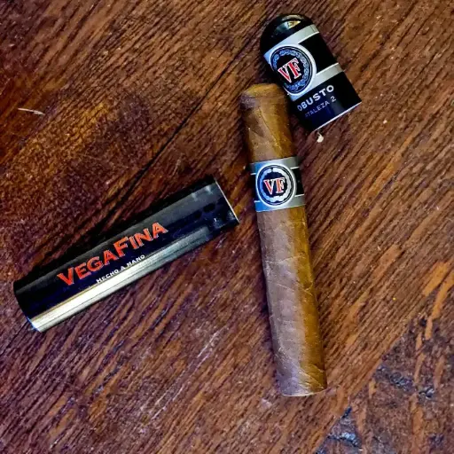 [VFI001] Vega Fina Robusto Tubo